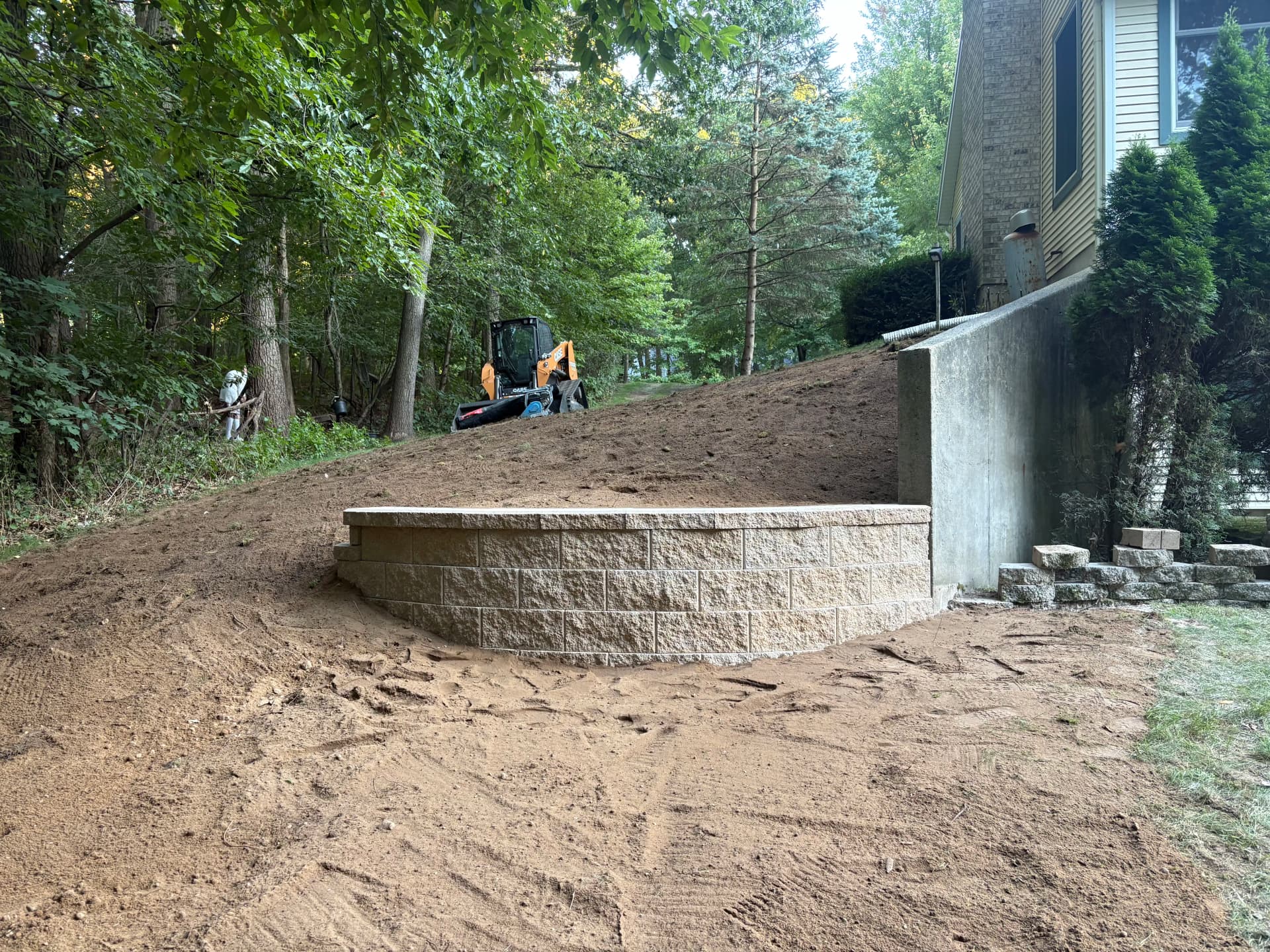 Curved Retaining Wall Built in a Single Day image